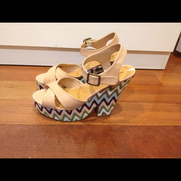 STEVE MADDEN WEDGES!