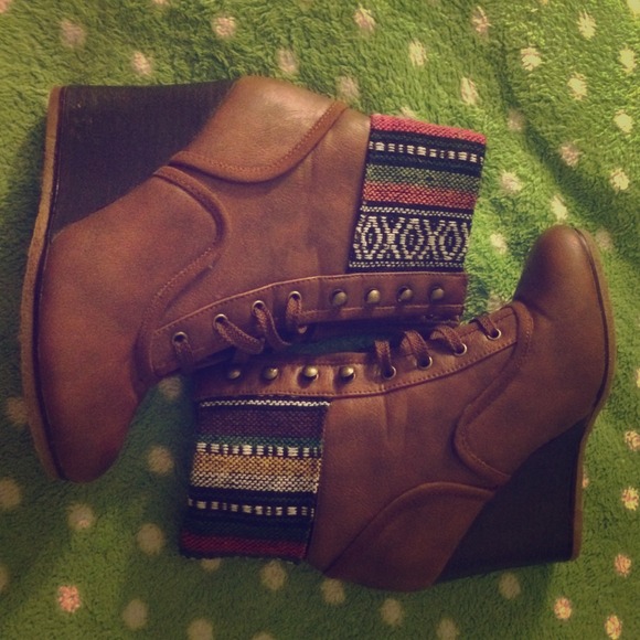 Diva Lounge Wedge Boots
