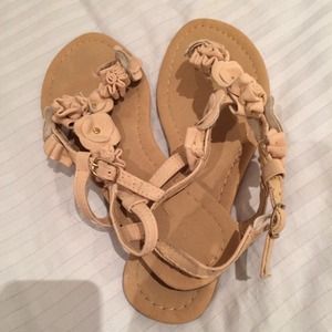 Flower pedals naked sandals