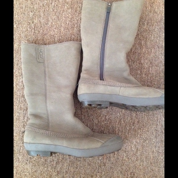 Ugg Boots-- pre winter price reduction!!