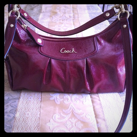 ♨️SOLD ♨️deep red coach purse 100% auth.
