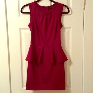 💥REDUCED PRICE💥Burgundy peplum dress!