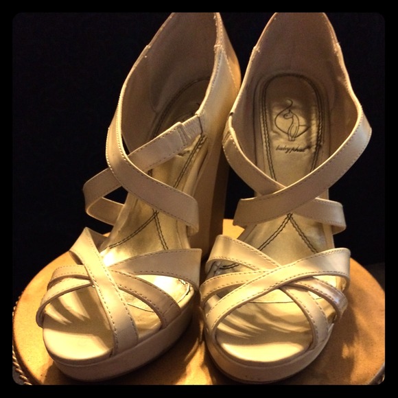 Nude, Juno platform heels!