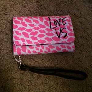 VS phone clutch