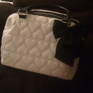 Betsey Johnson quilted purse with bow accent 🎀
