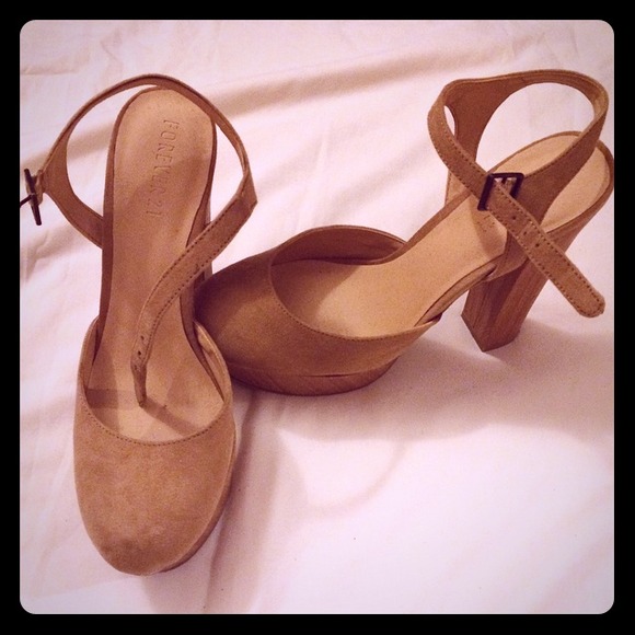 tan chunky heel sandals