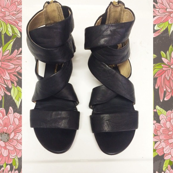 Urban Outfitters Shoes - Black Leather Strap Sandals ⬇️Reduced!