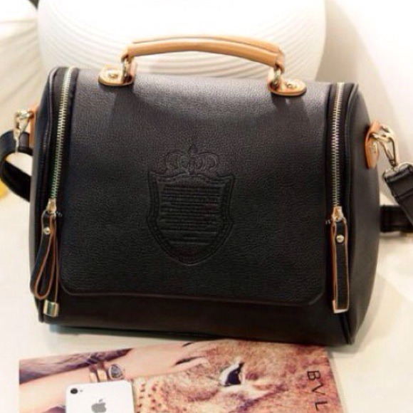 Handbags - Bundle - 2 crossbody bags.