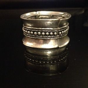 Metallic bracelet