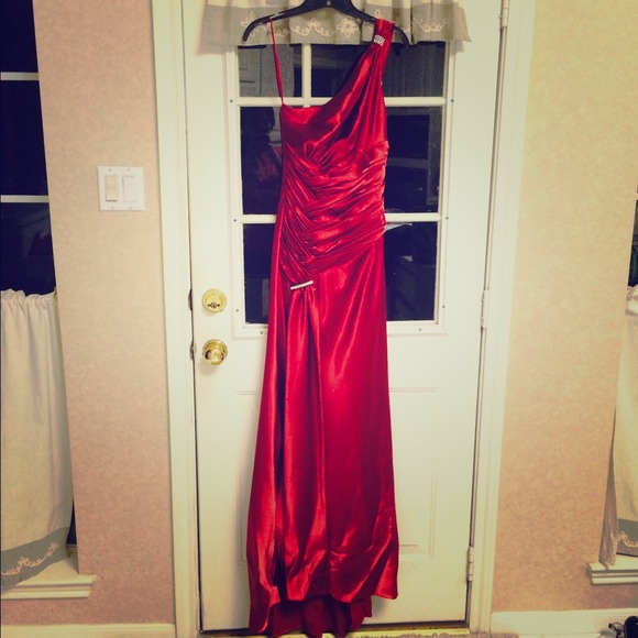 Gorgeous Classy Red Formal Dress