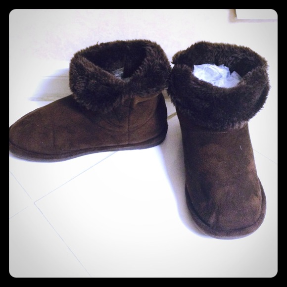 Short Brown Ugg like Boots