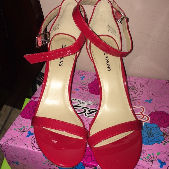 Shoes - Picture 2 of 4