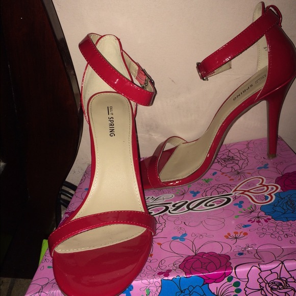 Shoes - Picture 4 of 4