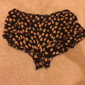 Brandy Melville Vodi Shorts