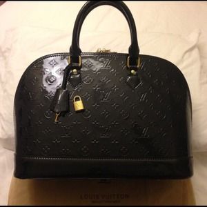LV black Alma