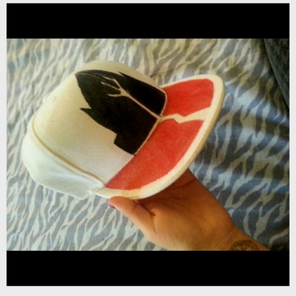 🚫 SOLD 🚫 Sleeping with sirens hat - Picture 2 of 4