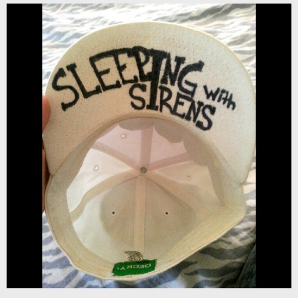 🚫 SOLD 🚫 Sleeping with sirens hat - Picture 4 of 4