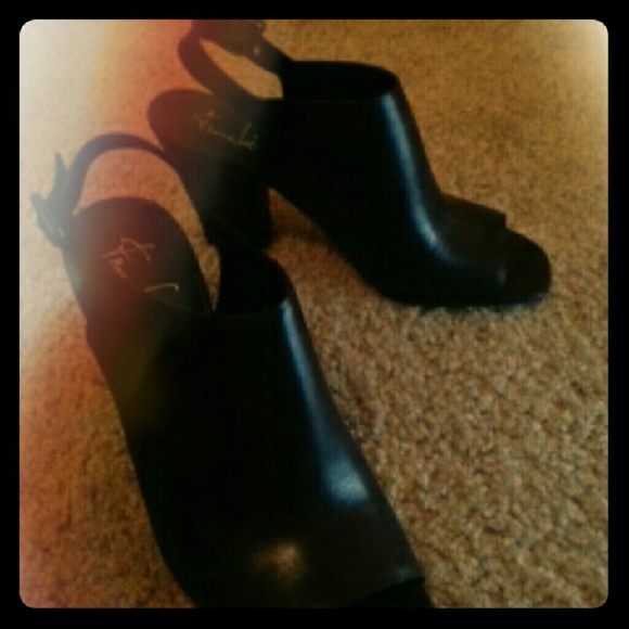 Franco Sarto mule style signs of worn