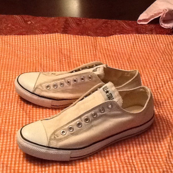 Unisex Converses. - Picture 1 of 2