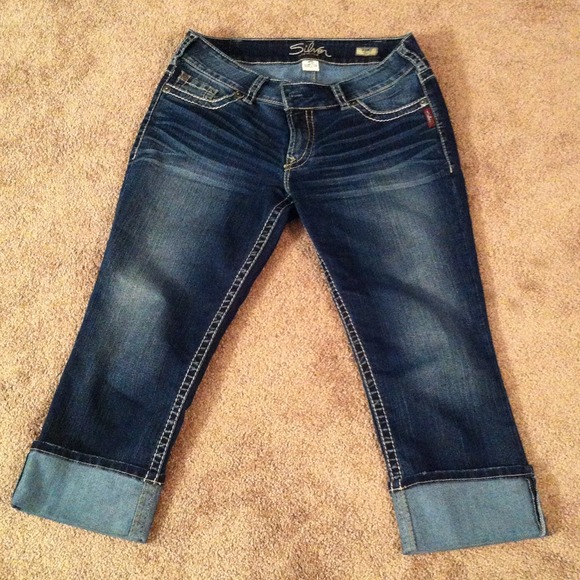 Silver Suki capris in good condition!