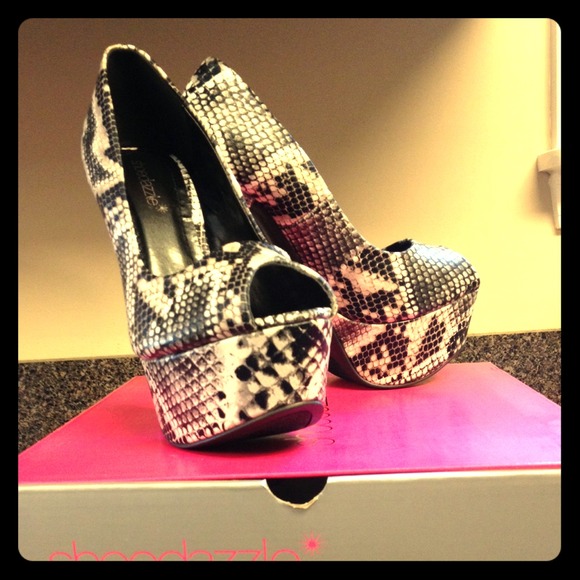 Never worn snakeskin high heels!!