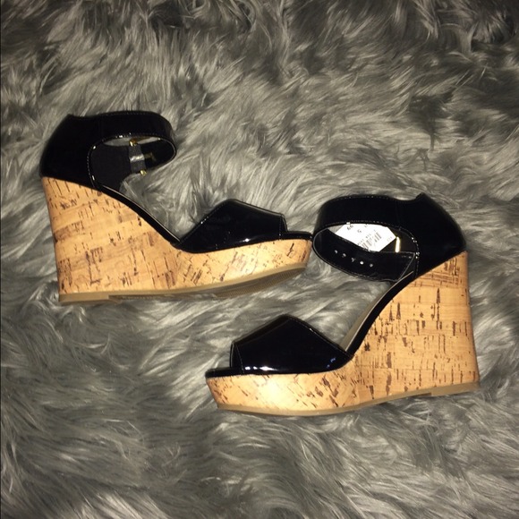 Black wedges