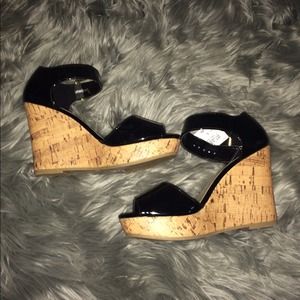 Black wedges