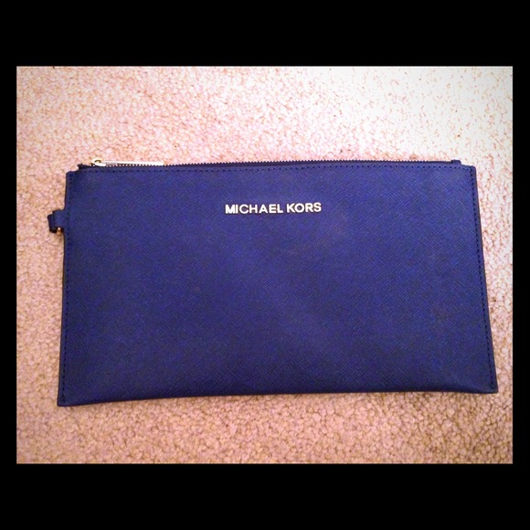 SOLDDD***Michael Kors Saffiano Clutch