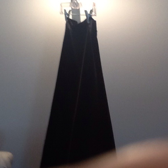 Shiny black full length skirt - Picture 2 of 3