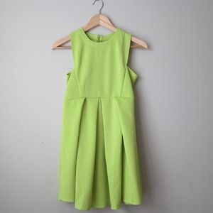 Green round neck sleeveless flare dress