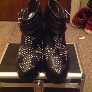 Blk wedges ankle booties