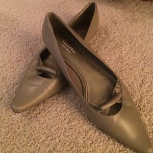 Pointy toe flats