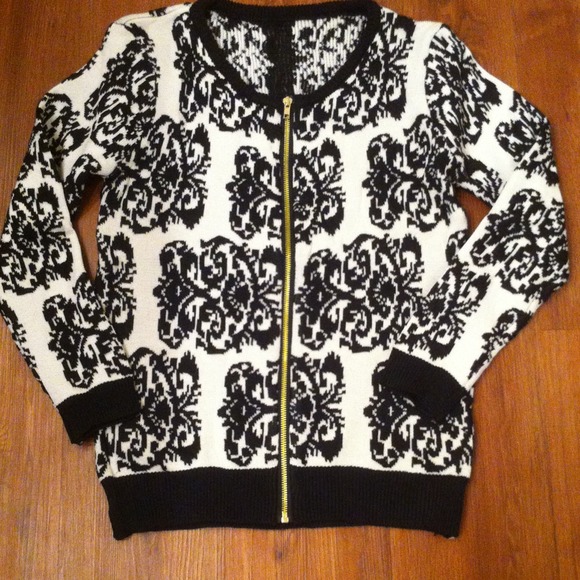 SOLD! Black & cream knit wool blend zipper sweater - Picture 3 of 3