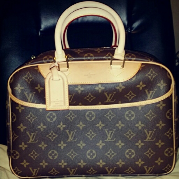 😊SOLD😊Authentic Louis Vuitton Deauville bag