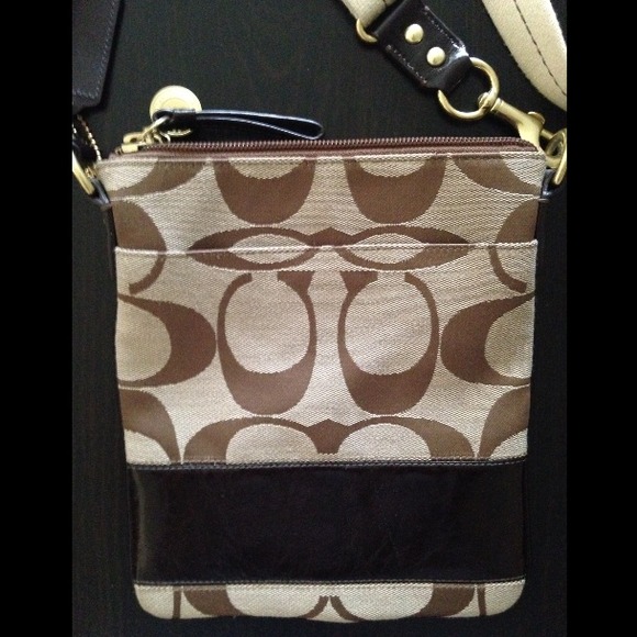 AUTHENTIC Coach purse. Cross body