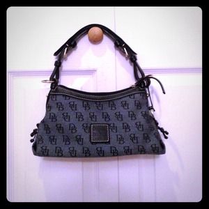 Small Dooney & Bourke purse