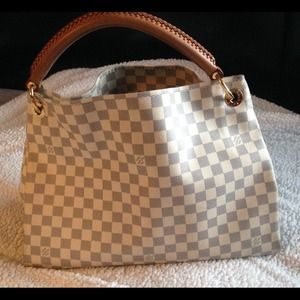 #LouisVuitton Artsy Demier Azur MM