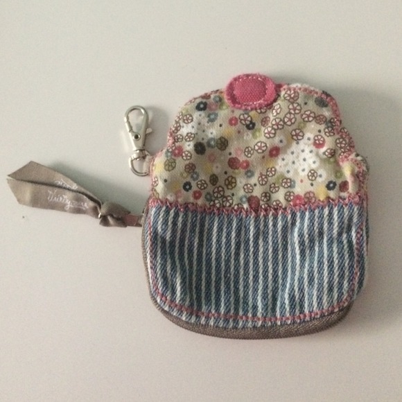 Cupcake change holder