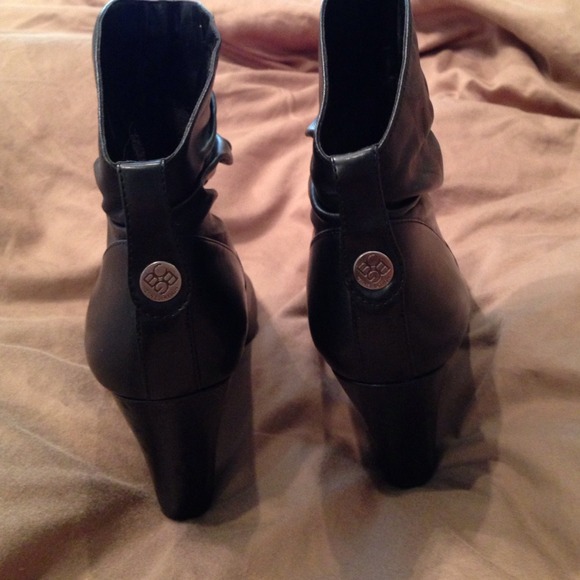 BCBG Black leather booties - Picture 2 of 2
