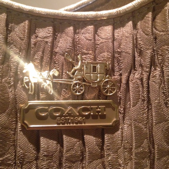Gold coach purse - Picture 2 of 4