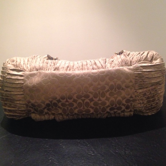 Gold coach purse - Picture 4 of 4
