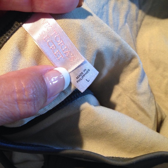 Victoria's Secret String Bikini Bottom👙👙 - Picture 2 of 4