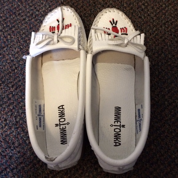 MinneTonka White Flat shoes