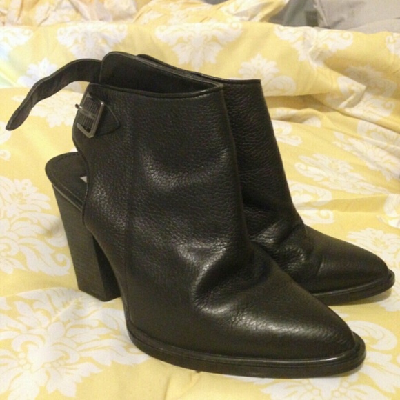 🚫sold🚫Mallila Black Steve Madden Booties