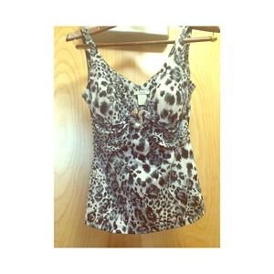 Cachè black and white snake top