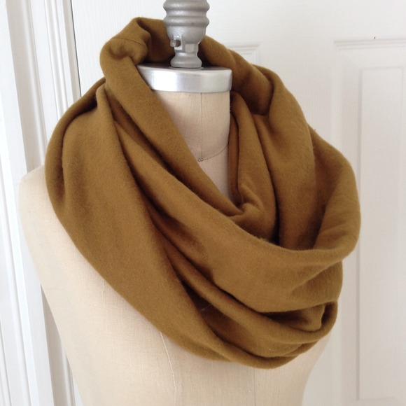 **SOLD**Olive green brushed knit infinity scarf - Picture 2 of 3