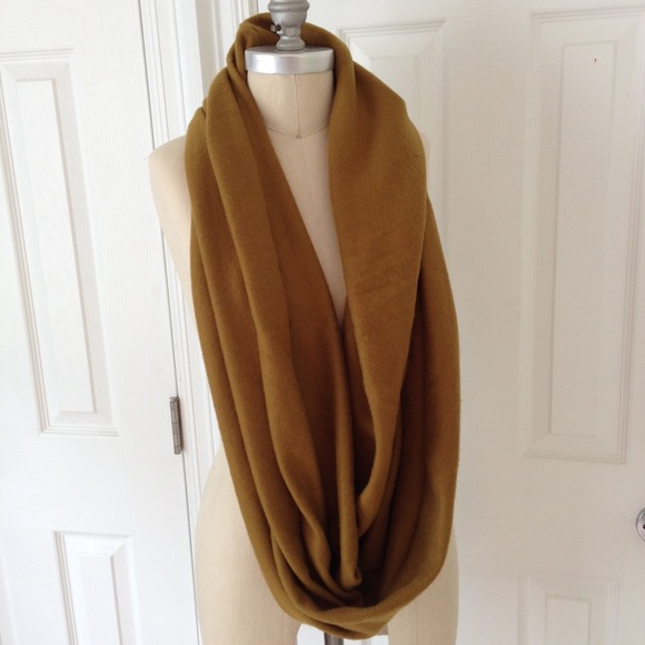 **SOLD**Olive green brushed knit infinity scarf - Picture 3 of 3