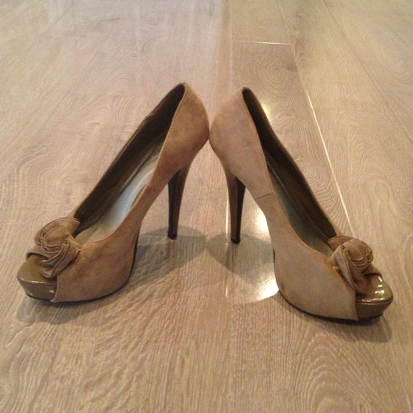 ‼️SOLD‼️🎉Nude open toe Pumps🎉‼️ - Picture 1 of 2