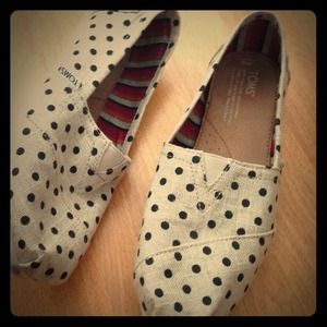 Never worn size 8 polka dot toms!
