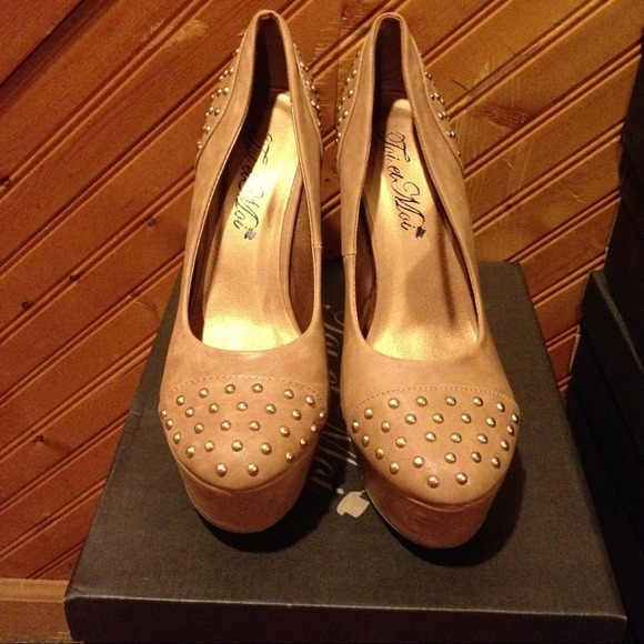 Toi Moi pumps